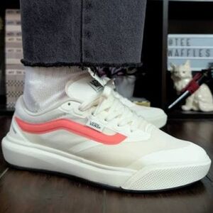 VANS UltraRange 2.0 Lightweigth, Leather UNISEX Womens 11 - mens 9.5